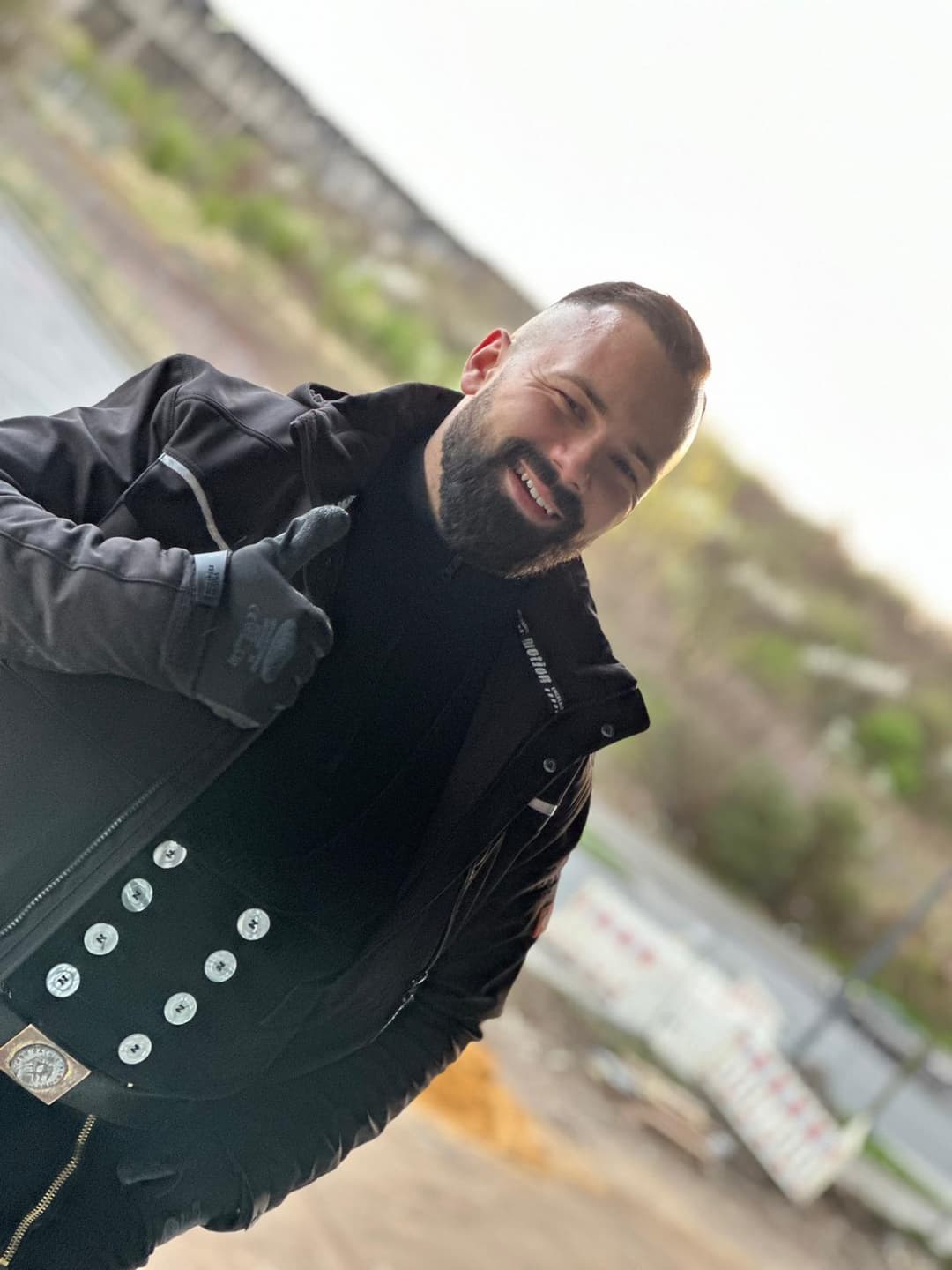Bild des Geschäftsführers und Dachdecker-Meisters Miguel Becker